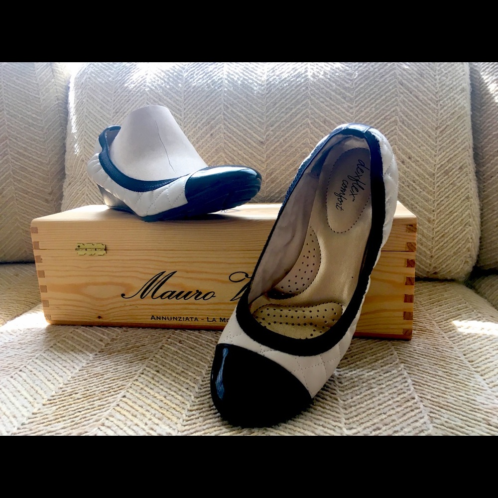 Dexflex Comfort Ladies Size 7M Black & White Classic Wedge